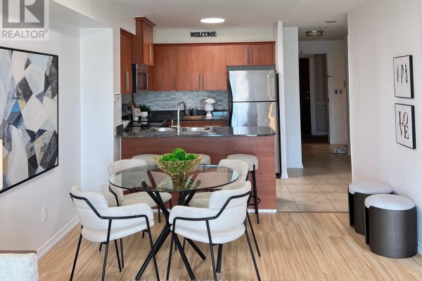 Open living area with access to balcony, adjacent to kitchen with modern finishes - 7g - 8 Rosebank Drive, Toronto