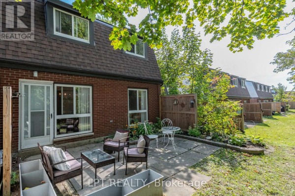 Living room - 7j - 2080 Ogilvie Road, Ottawa, ON K1J7N8 Photo 3