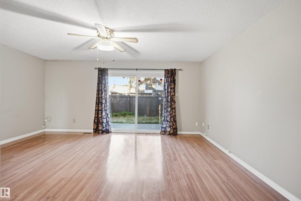 Kitchen - 7j Garden Grove Nw, Edmonton, AB T6J2L3 Photo 3
