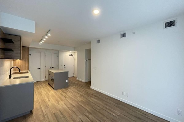 7xx 10448 University Dr, Surrey, BC V3T0S7 Photo 4