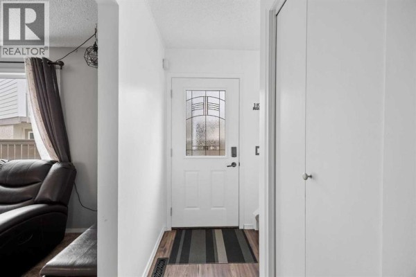 Living room - 8, 111 Huntington Park Green Nw, Calgary, AB T2K5H4 Photo 4