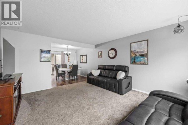 Kitchen - 8, 111 Huntington Park Green Nw, Calgary, AB T2K5H4 Photo 5