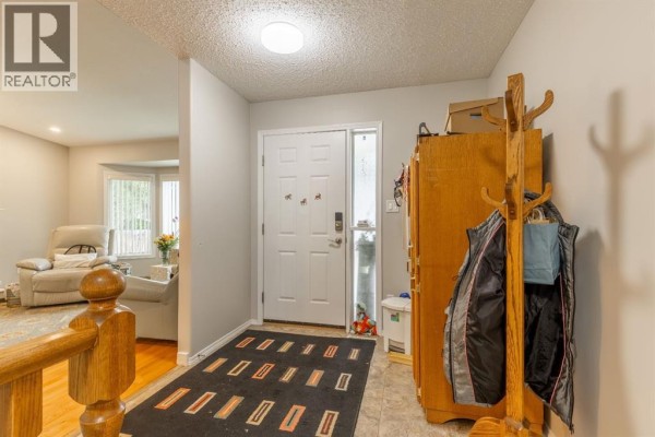 Living room - 8, 135 Jerry Potts Boulevard W, Lethbridge, AB T1K6H2 Photo 5
