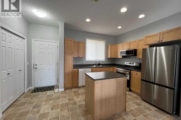 Primary Bedroom - 8, 624 41 Street, Edson, AB T7E1A4 Photo 5