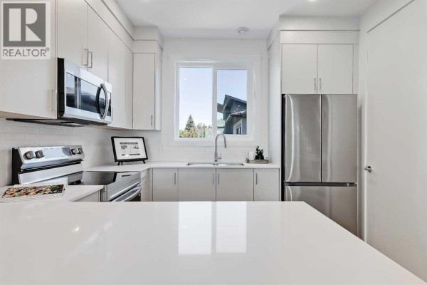 Dining room - 8, 828 8 Avenue Ne, Calgary, AB T2E9E2 Photo 3
