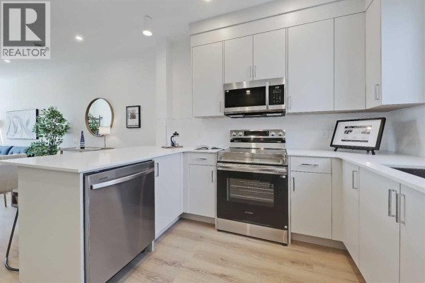 2pc Bathroom - 8, 828 8 Avenue Ne, Calgary, AB T2E9E2 Photo 4