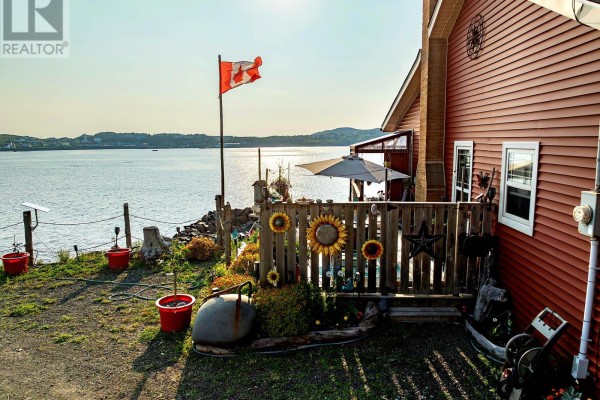 Bath (# pieces 1-6) - 8, 8a, 10 Main Street, Twillingate, NL A0G4M0 Photo 5