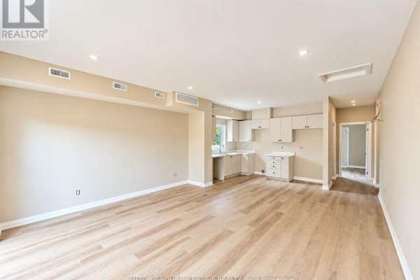 8 - 1 Riverdale Drive, Wasaga Beach, ON L9Z1E9 Photo 5