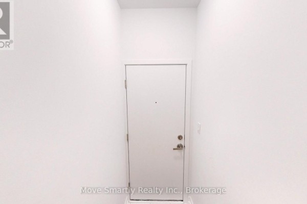 Den - 8 - 10 Marquette Avenue, Toronto, ON M6A1X9 Photo 5