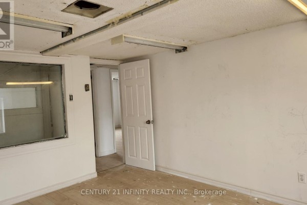 8 - 1019 Nelson Street, Oshawa, ON L1H7N9 Photo 5
