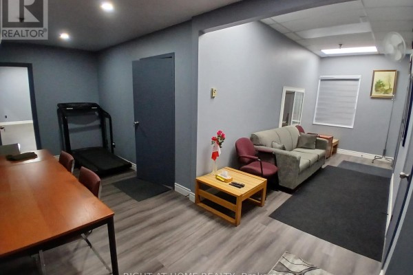 8 - 120 Midwest Road, Toronto, ON M1P3B2 Photo 4