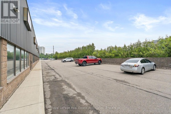 8 - 150 Armstrong Avenue, Halton Hills, ON L7G5G8 Photo 4
