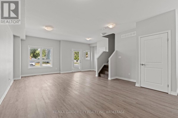 8 - 182 Broadway Lane, Welland, ON L3C5L5 Photo 4
