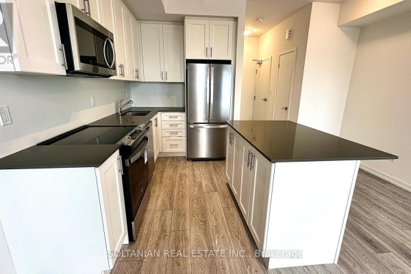 8 - 20 Lytham Green Circle, Newmarket, ON L3Y0H3 Photo 5