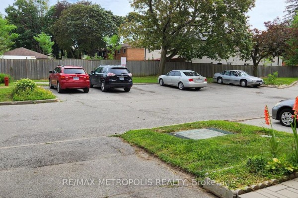 8 - 21 Rockwood Drive, Toronto, ON, photo 2