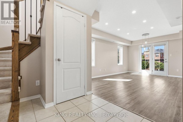 8 - 35 Hays Boulevard, Oakville, ON, photo 3