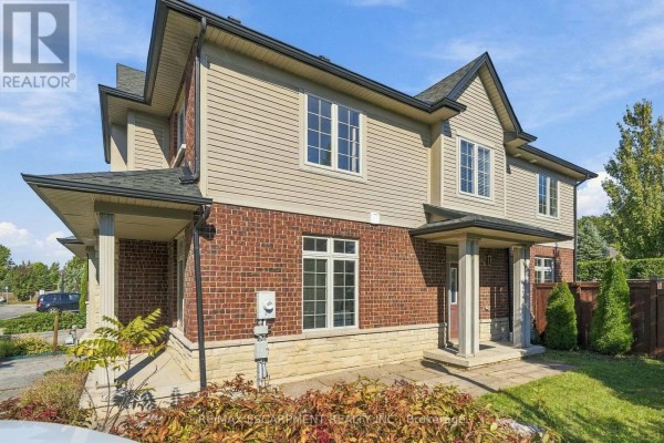 Family room - 8 - 400 Stonehenge Drive, Hamilton, ON L9K0A2 Photo 2