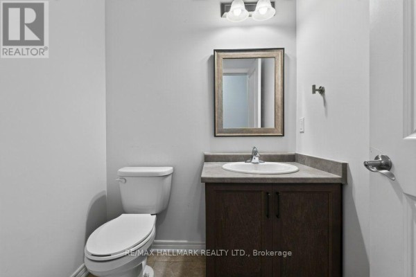 Bedroom 2 - 8 - 4297 East Avenue, Lincoln, ON L3J0R2 Photo 5