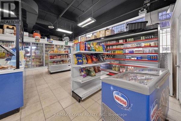8 - 5 Cherrycrest Drive, Brampton, ON L6P3W4 Photo 5