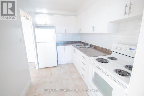 Kitchen - 8 - 70 Cambridge Avenue, Toronto, ON M4K2L5 Photo 3