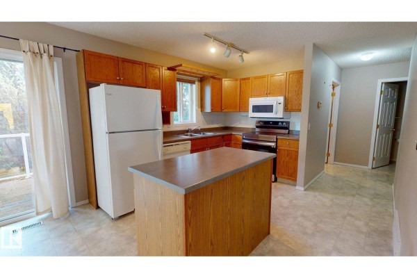 Primary Bedroom - #8 11 Hunchak Wy, St  Albert, AB T8N6P2 Photo 4