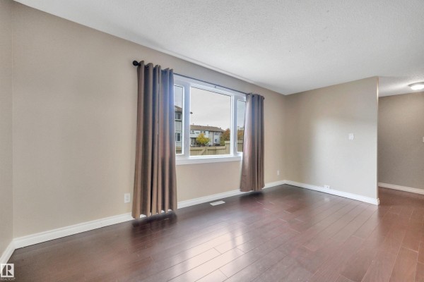 Primary Bedroom - #8 14130 80 St Nw, Edmonton, AB T5C1L6 Photo 4