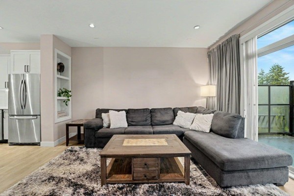 8 1708 King George Boulevard, Surrey, BC V4A4Z8 Photo 4