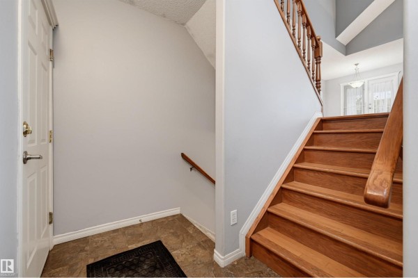 Family room - #8 1920 Millwoods Rd E Nw, Edmonton, AB T6L7C7 Photo 4