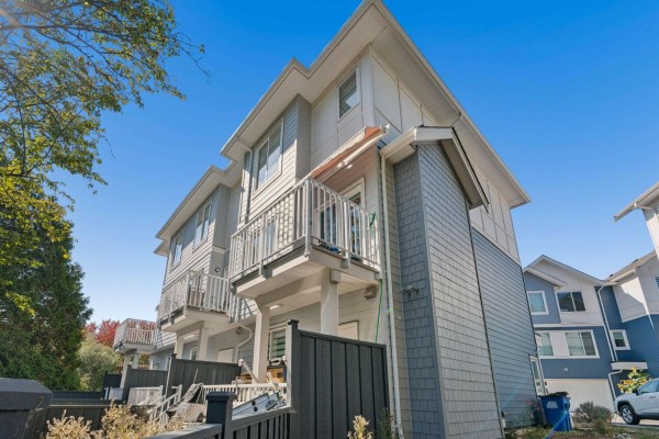 8 19330 Fairway Drive, Surrey, BC V3S0B7 Photo 2