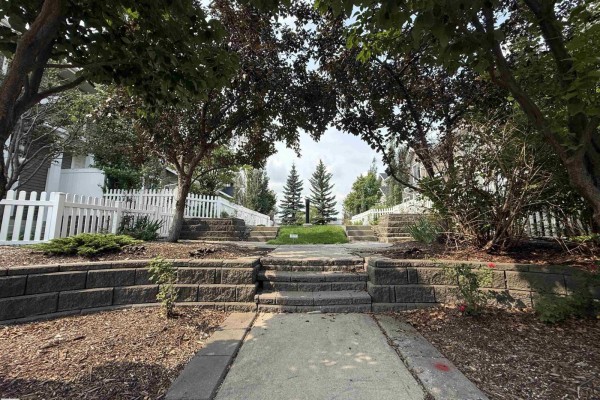 #8 3075 Trelle Cr Nw, Edmonton, AB T6R3V5 Photo 3