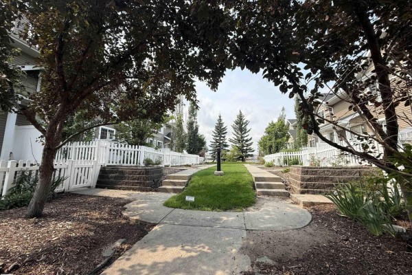#8 3075 Trelle Cr Nw, Edmonton, AB T6R3V5 Photo 4