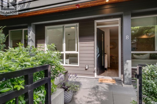 8 533 E 3rd Street, North Vancouver, BC V7L1G4 Photo 2