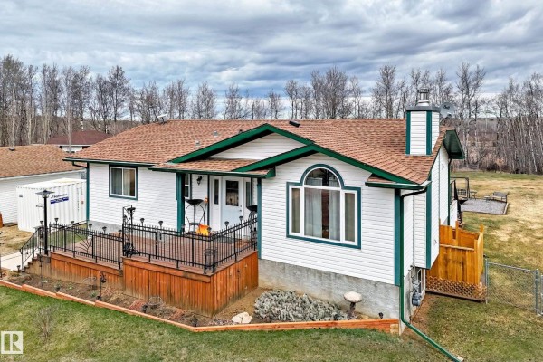 Kitchen - #8 54514 Rr12, Rural Lac Ste  Anne County, AB T0E1V2 Photo 3
