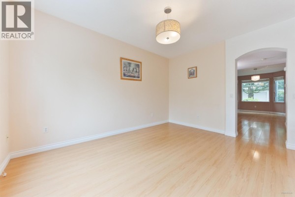 8 7500 Cumberland Street, Burnaby, BC V3N4Z9 Photo 4