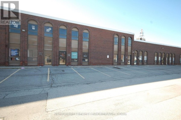 8-9 - 4478 Chesswood Drive, Toronto, ON M3J2B9 Photo 2