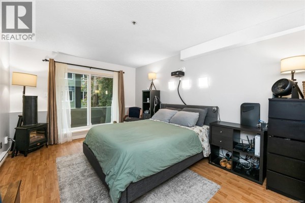 Bathroom - 8 949 Cloverdale Ave, Saanich, BC V8X2T4 Photo 3