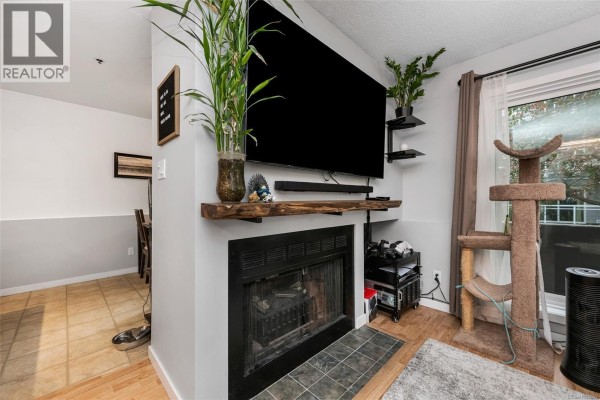 Kitchen - 8 949 Cloverdale Ave, Saanich, BC V8X2T4 Photo 5
