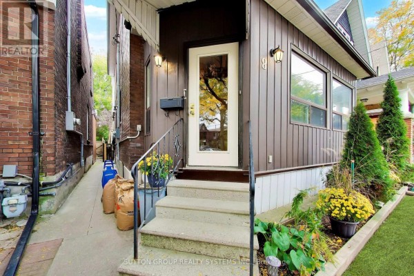 Kitchen - 8 Alhambra Avenue, Toronto, ON M6R2S3 Photo 4