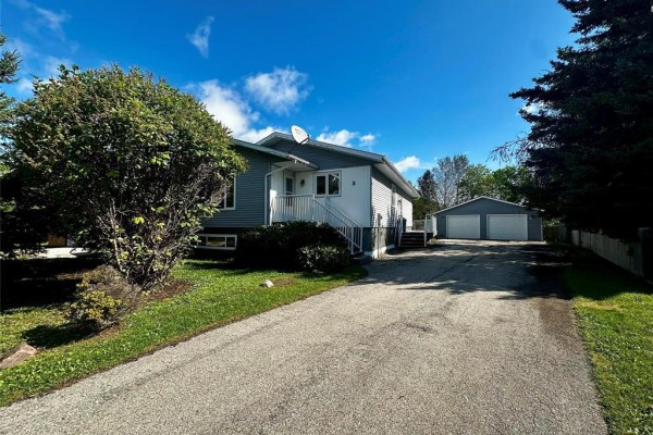 8 Allard Place, The Pas