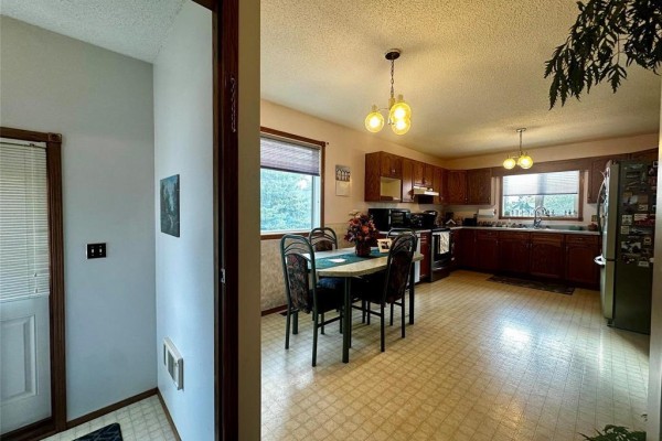 Living room - 8 Allard Place, The Pas, MB R9A1T3 Photo 3
