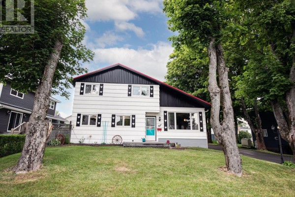 8 Allison Avenue, Amherst, NS, photo 2