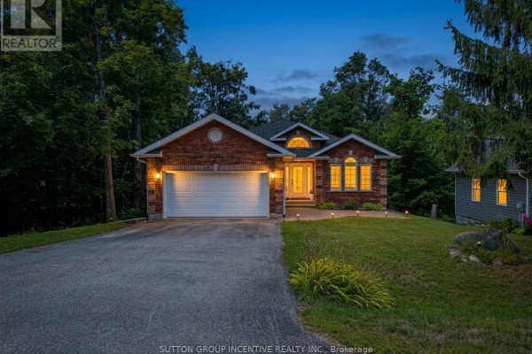 8 Alpine Way, Oro Medonte, ON, photo 2