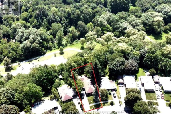 8 Applefield Drive, Toronto, ON, photo 2