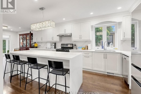 Kitchen - 8 Applefield Drive, Toronto, ON M1P3X9 Photo 4