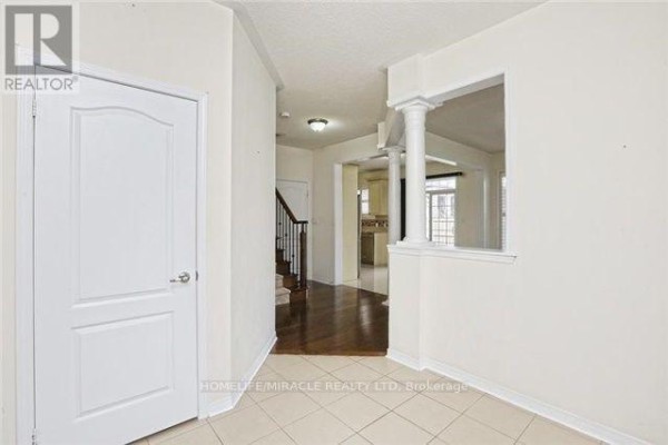 Eating area - 8 Arrowstone Court, Brampton, ON L6R3T5 Photo 5