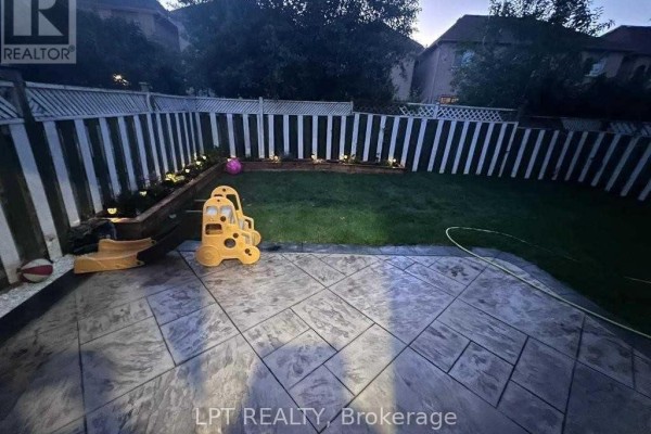 8 Banner Road, Brampton, ON L6X4K6 Photo 3