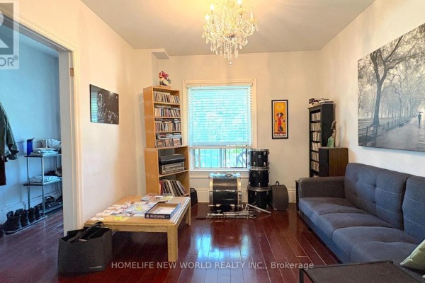 Primary Bedroom - 8 Burnfield Avenue, Toronto, ON M6G1Y5 Photo 5