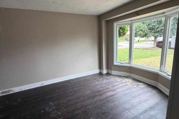 Family room - 8 Butterfield Crescent, Whitby, ON L1R1J2 Photo 5