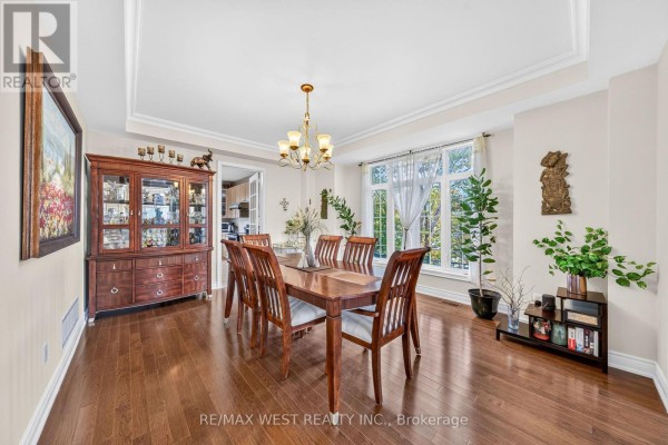 Kitchen - 8 Calvados Crescent, Brampton, ON L6P2Z1 Photo 4