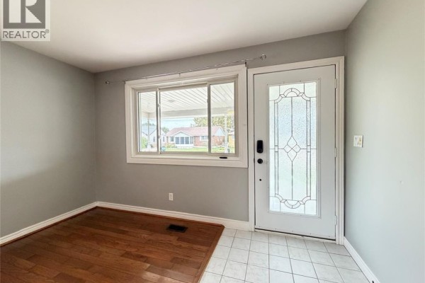 8 Canary Crescent, Wallaceburg, ON, photo 3